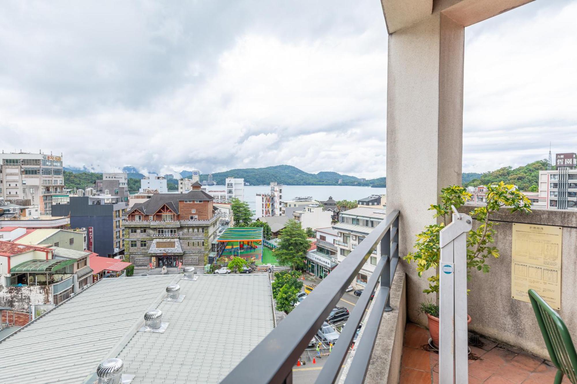 Sun Moon Lake Itathao Vacation Inn With Elevator Yuchi Buitenkant foto