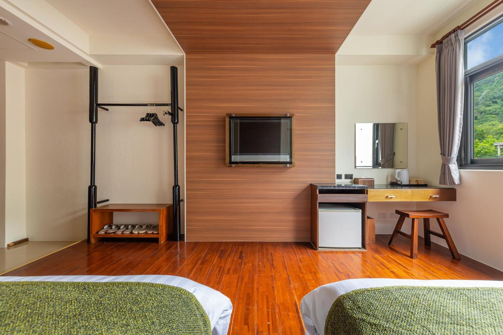 Sun Moon Lake Itathao Vacation Inn With Elevator Yuchi Buitenkant foto