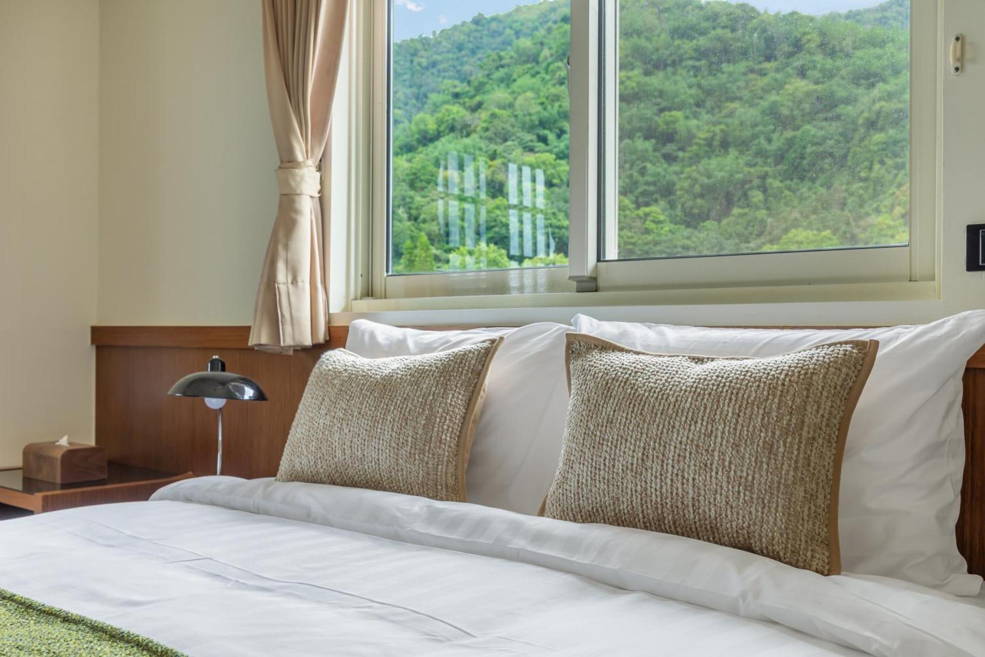 Sun Moon Lake Itathao Vacation Inn With Elevator Yuchi Buitenkant foto